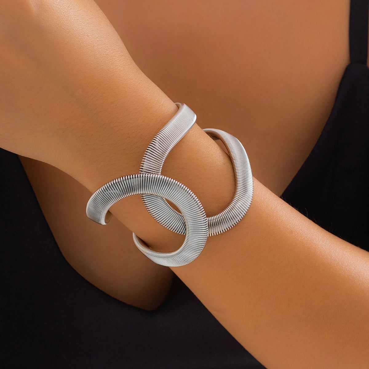 Casanari™ – Éclipse Armreif